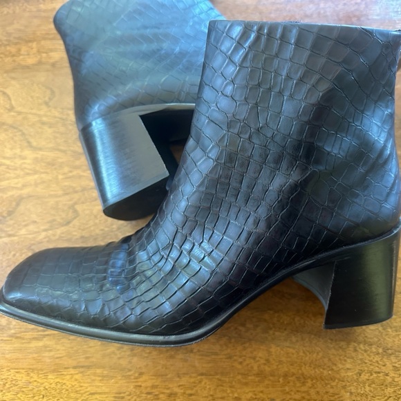 Via Spiga Vtg Dark Brown Croc Embossed Leather Square Toe Ankle Boots 9 Narrow - Picture 9 of 12